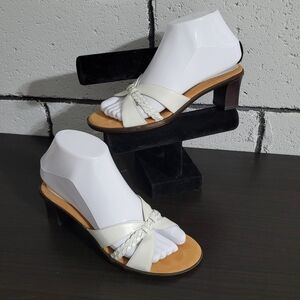 3/$30 SALE! Aerosoles White Braided Strap Sandals Sz 6